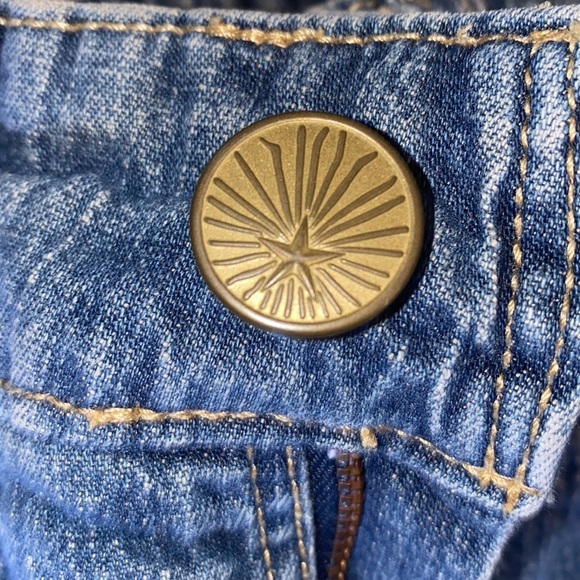 Levi’s Signature cuffed denim shorts - Picture 8 of 8